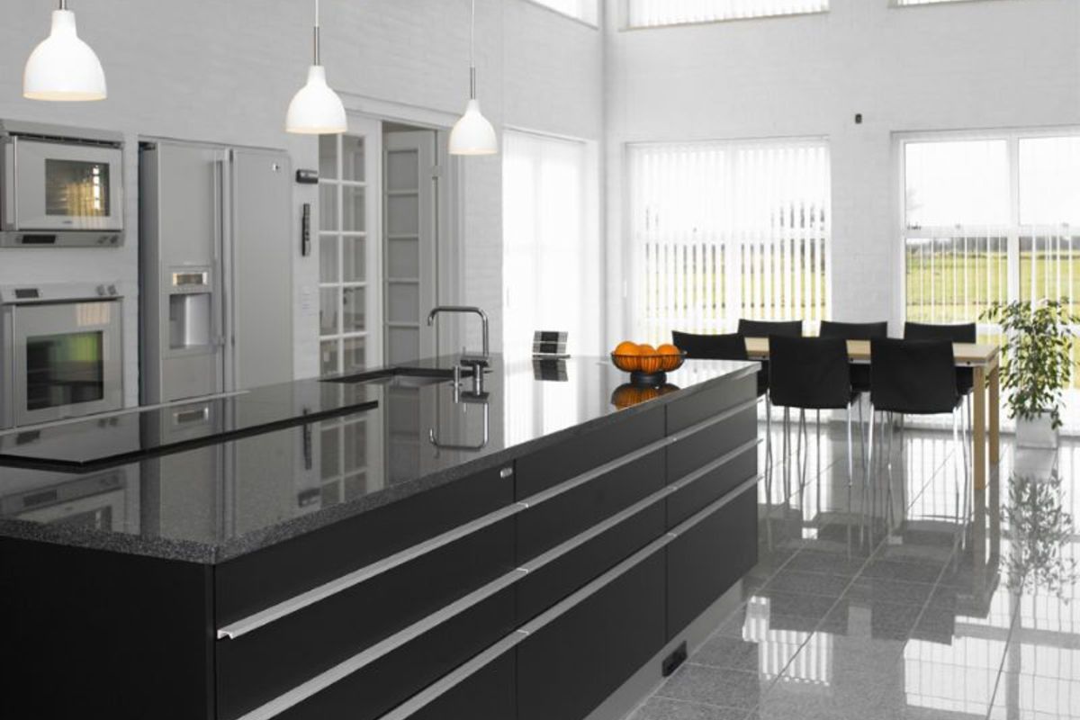 Linier black